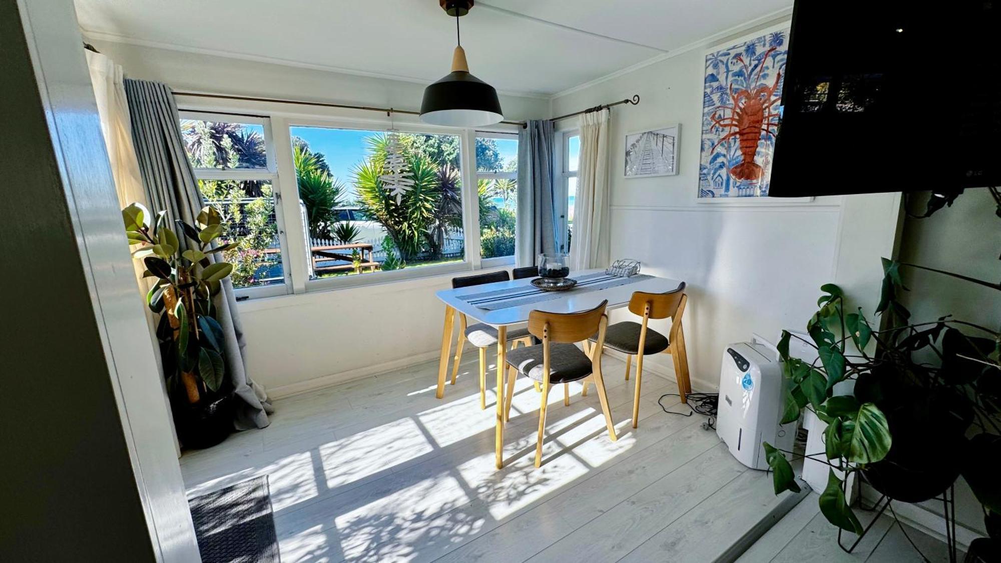 Oceanside Oasis Holiday home Haumoana